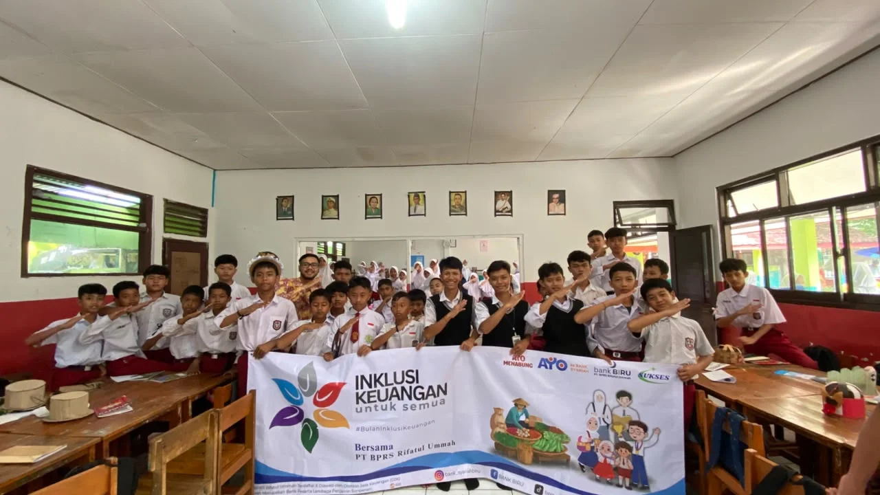 Foto: Kegiatan Inklusi Keuangan BPR Syariah BIRU di salah satu sekolah di Bogor.